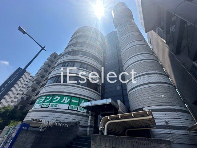 建物外観　外壁タイル張りのマンション