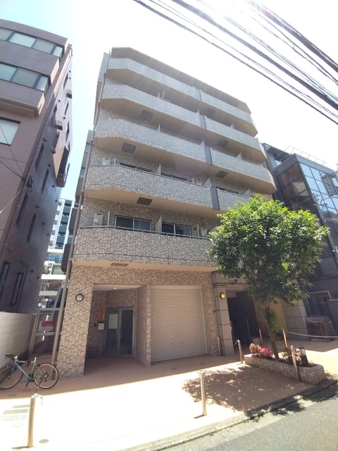 建物外観　新宿に住む・オートロック付きマンション