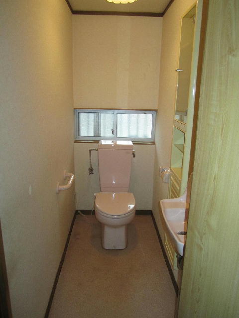 ＪＲ東海道本線 彦根駅 徒歩7分 2階建 築38年のトイレ写真