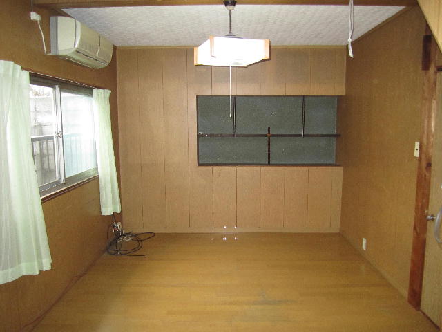 ＪＲ東海道本線 彦根駅 徒歩7分 2階建 築38年の居間写真