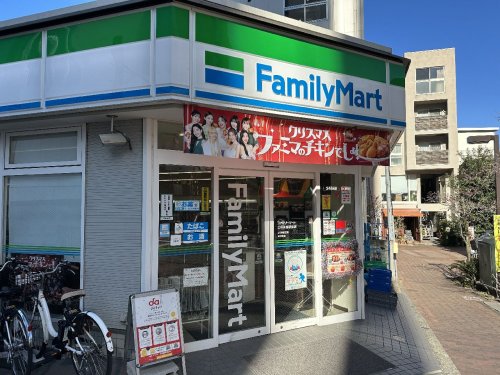 コンビニ　ファミリーマート 三軒茶屋駅前店（コンビニ）まで411m