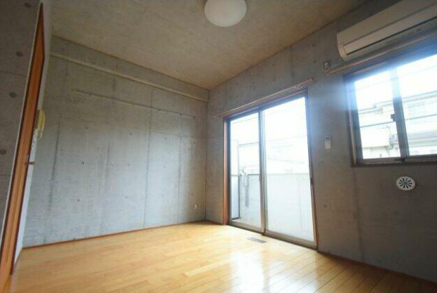居室・リビング　窓が大きく明るいお部屋です。
