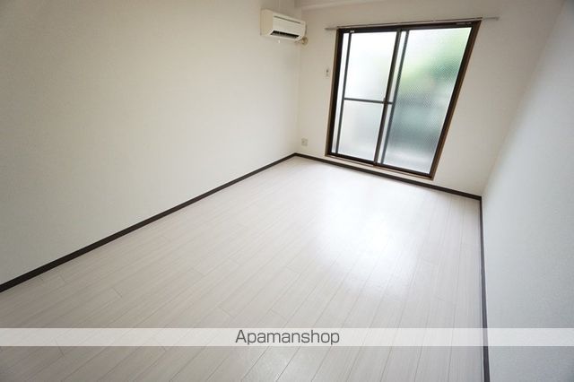 アルファ千里丘の居間写真
