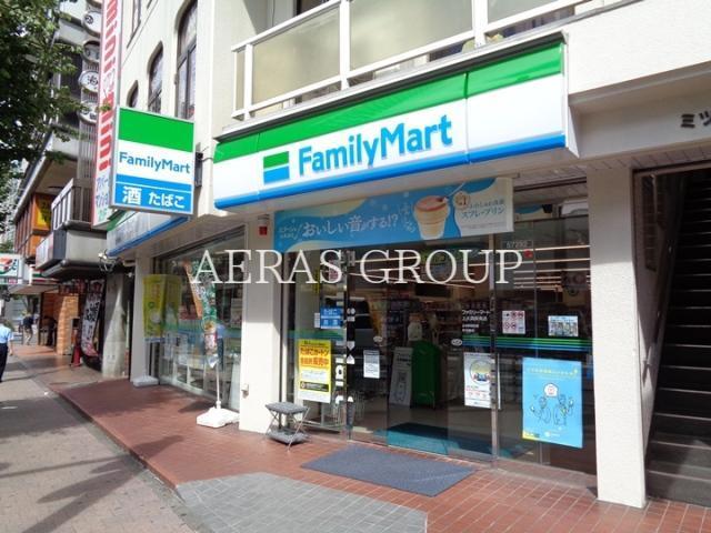 コンビニ　ファミリーマート上大岡南店（コンビニ）まで255m