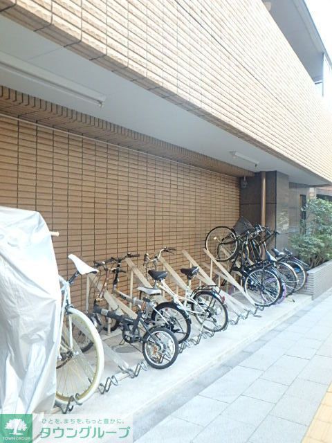 駐車場　駐車場があるので、車を買う予定の方も安心です