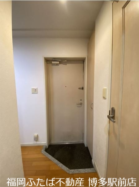 ラフィネス薬院イーストタワーの玄関写真