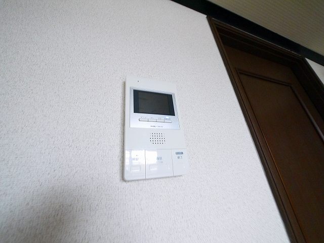 セキュリティ　お顔が見えるモニター付きインターホンもございます。