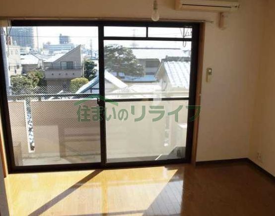 東急田園都市線 駒沢大学駅 徒歩6分 3階建 築28年の居間写真