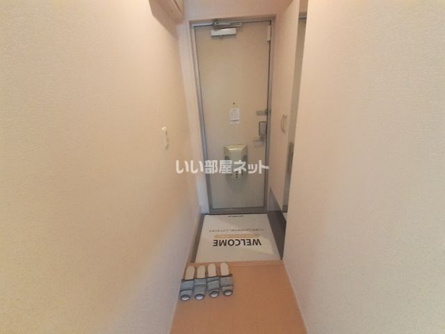 クリエイティブ B棟の玄関写真