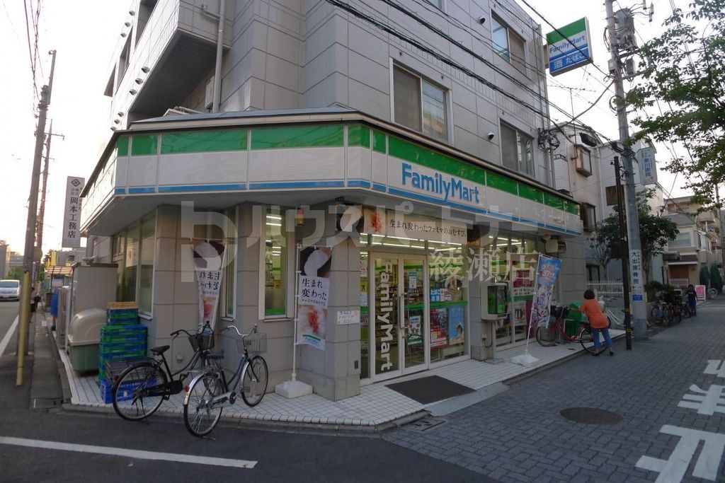 コンビニ　ファミリーマート大谷田3丁目店（コンビニ）まで100m