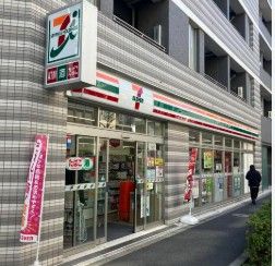 コンビニ　セブンイレブン 千代田鍛冶町2丁目店（コンビニ）まで126m
