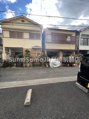 駐車場　駐車場に車を止められます