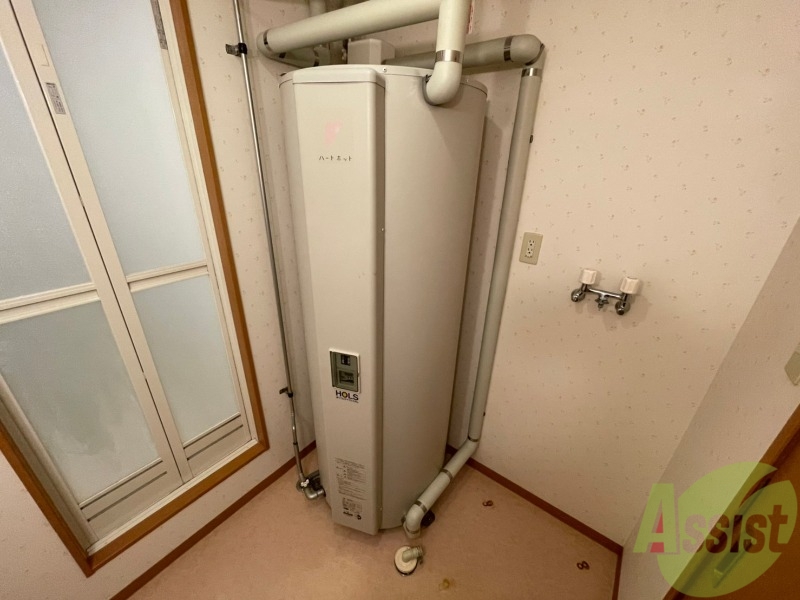その他設備　こちらはオール電化特有の電気温水器です。