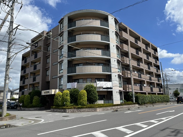 東武伊勢崎線 越谷駅 バス乗車時間：8分 最寄りバス停で下車 徒歩3分 築27年