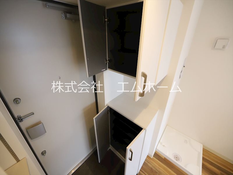 玄関　玄関　シューズボックス付（収納充実してます）