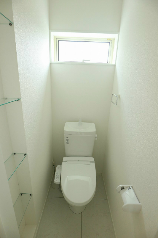 トイレ　温水洗浄便座です。