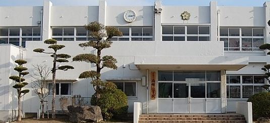 小学校　南郷小学校（小学校）まで850m