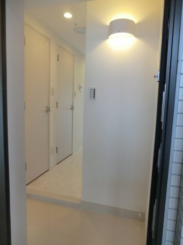 玄関　内見予約受付中、お気軽にお問い合わせください。【0037-6
