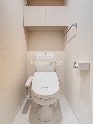 トイレ　※写真は別号室です