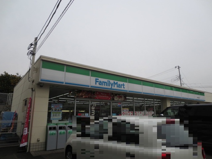 コンビニ　ファミリーマート横浜和泉町店（コンビニ）まで300m