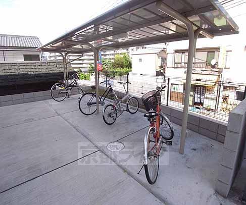 地下鉄東西線 石田駅 徒歩9分 3階建 築18年の外観写真