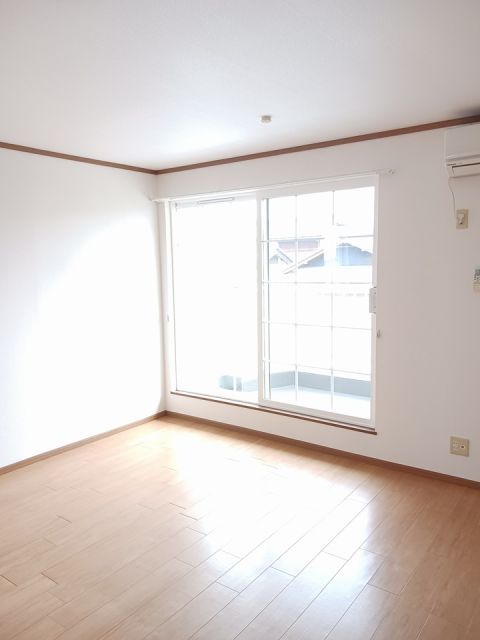 ラッフィナート A棟の居間写真