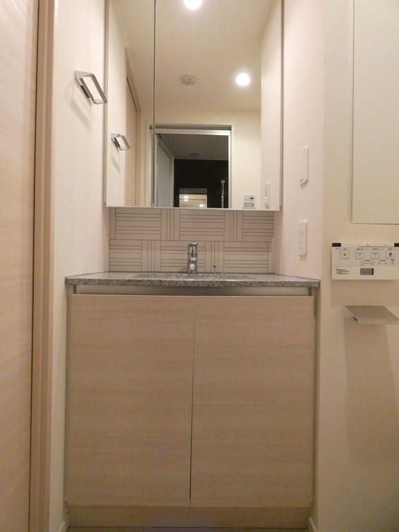 洗面設備　写真は同タイプ住居です。