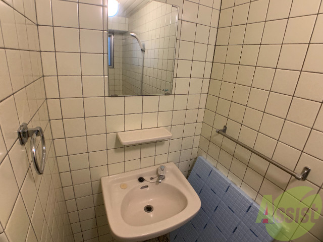 洗面設備　洗面もあるので朝の準備も楽ちんですね。