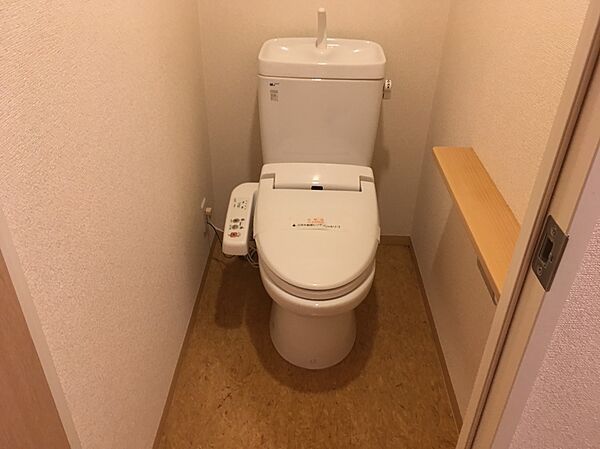 トイレ　別タイプ部屋　参考写真です