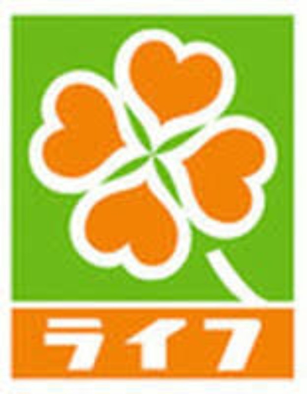スーパー　ライフ中崎町駅前店（スーパー）まで411m