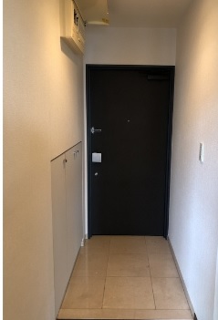 玄関　※別部屋の参考写真です。