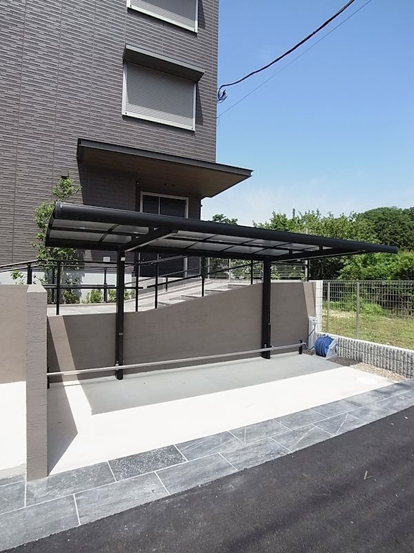 その他共有部分　☆屋根付きの駐輪場☆