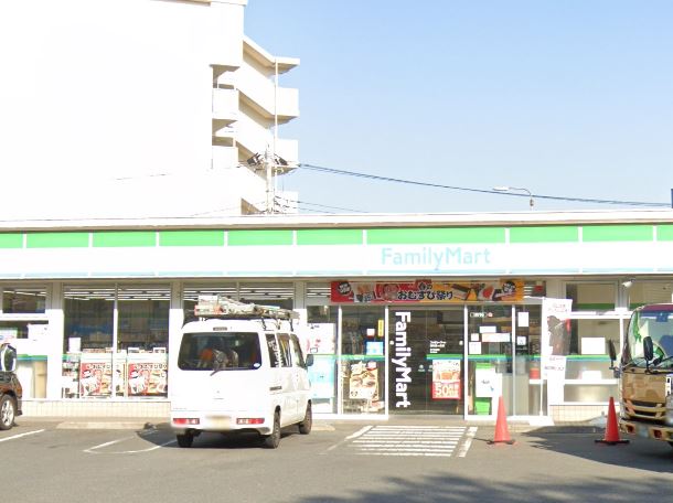 コンビニ　ファミリーマート 調布緑ヶ丘店（コンビニ）まで220m