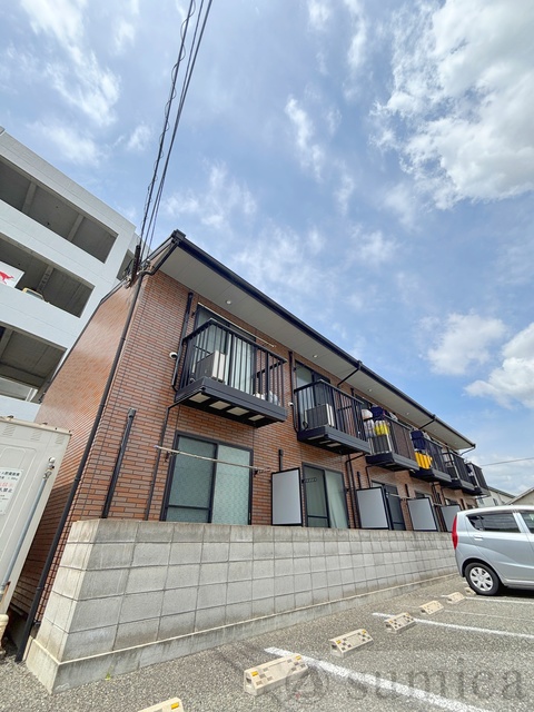 建物外観　スマートに佇むお家。毎日が楽しくなります。