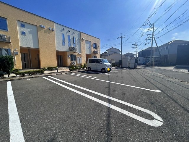 駐車場　車をお持ちの方に嬉しい駐車場付きの物件です