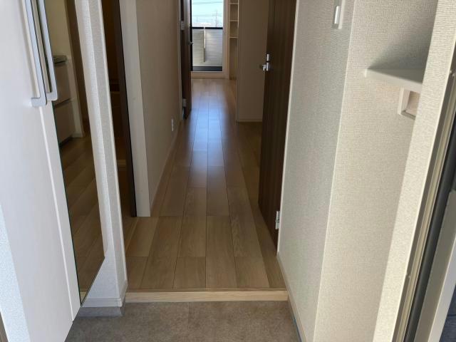 玄関　※同型類似のものです。