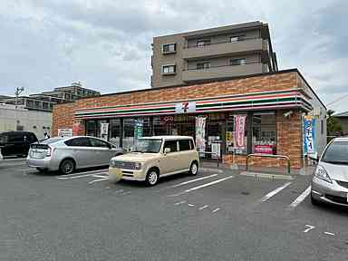 コンビニ　セブンイレブン石丸三丁目店（コンビニ）まで1300m