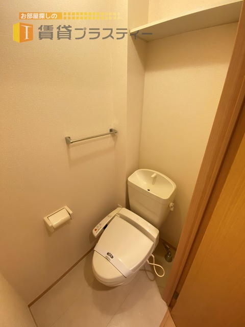 トイレ　温水洗浄便座付き。
