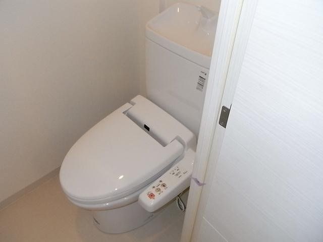 トイレ　温水洗浄機能付き暖房便座