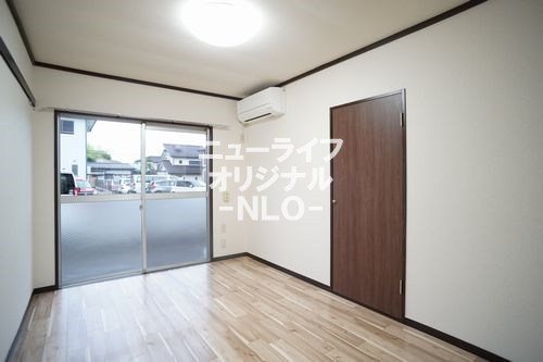 居室・リビング　夏・冬の快適生活に欠かせないエアコン付き☆