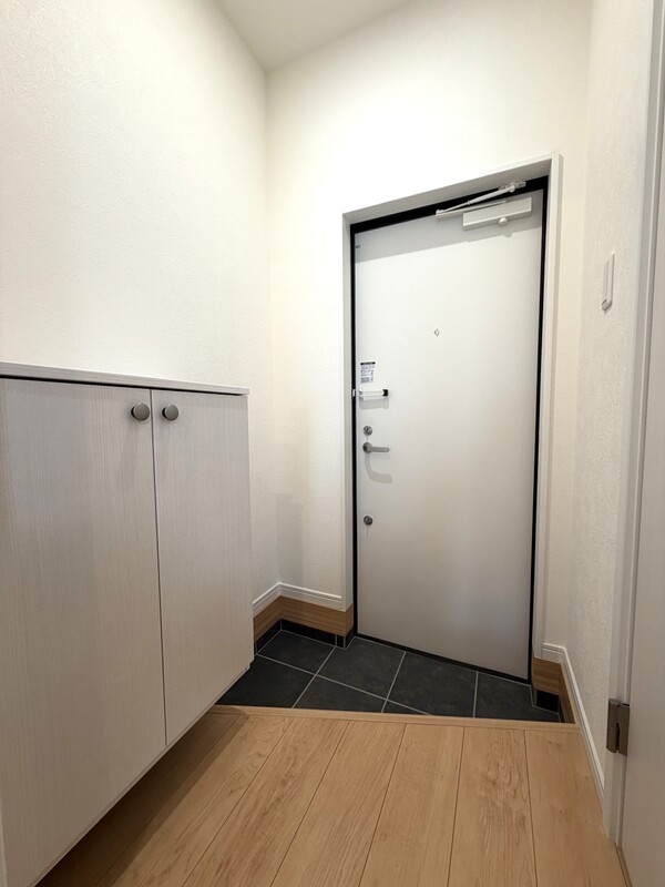 玄関　同施工会社、同型タイプです