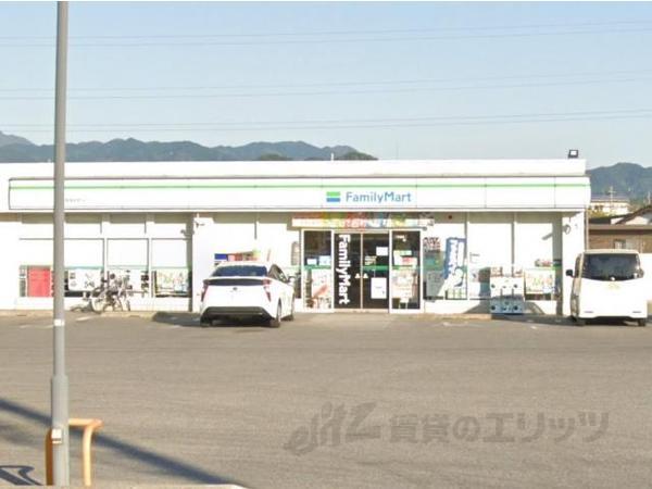 コンビニ　ファミリーマート彦根高宮町店（コンビニ）まで490m