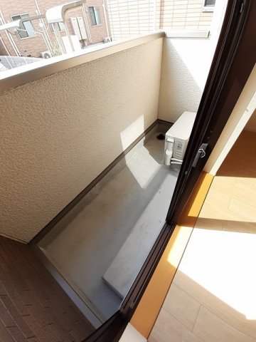 バルコニー　お洗濯にも便利なバルコニー付き