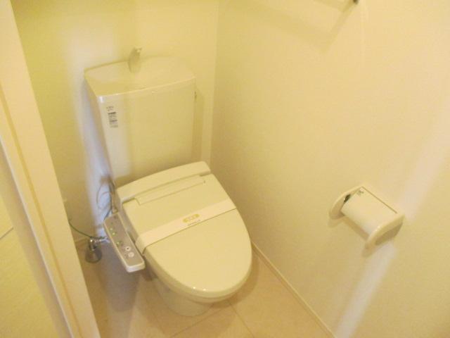 トイレ　快適な温水洗浄便座付き