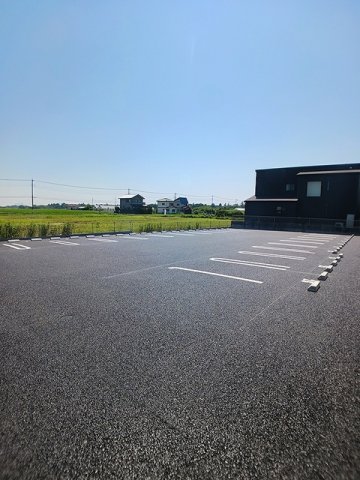駐車場　駐車場に車を止められます