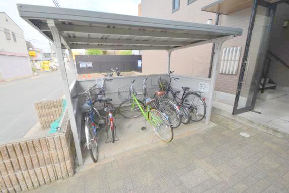 駐車場　あなたの大事な自転車も安心してとめることができますね。