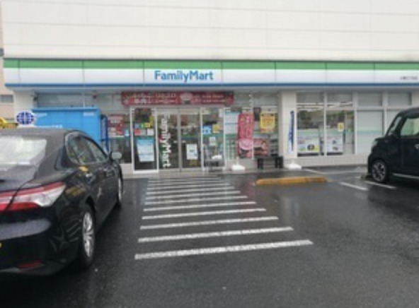 コンビニ　ファミリーマート　小菅3丁目店（コンビニ）まで227m