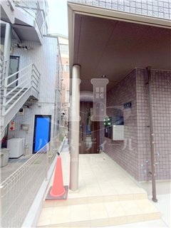 エントランス　建物の内部です