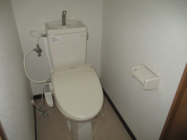 浜松市中央区 5階建 築22年のトイレ写真