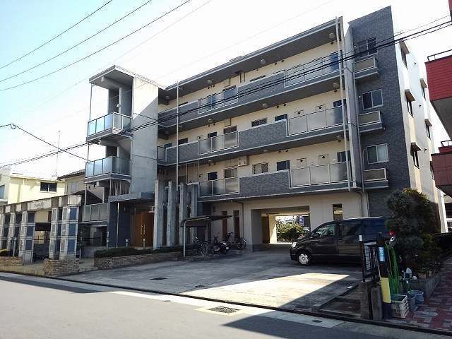 名古屋市中川区大山町のマンションの建物外観